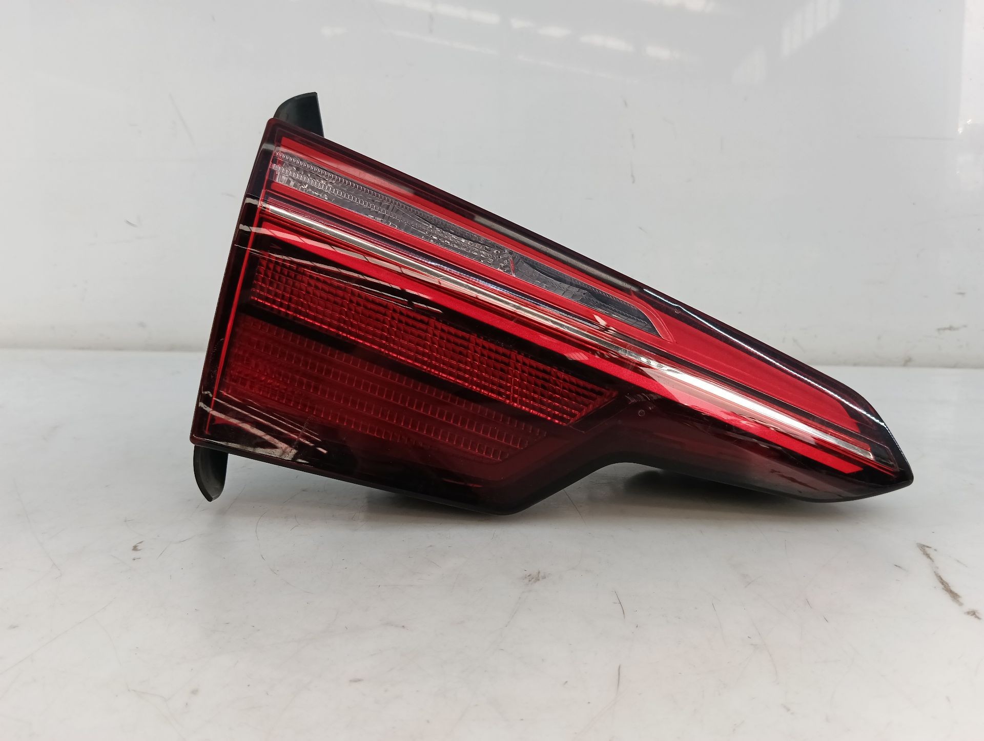 PILOTO TRASERO IZQUIERDO PORTON AUDI A4 B9 (8W2, 8WC) 8W5945075AA / E1-B6-50-1 8W5945075AAE1B6501