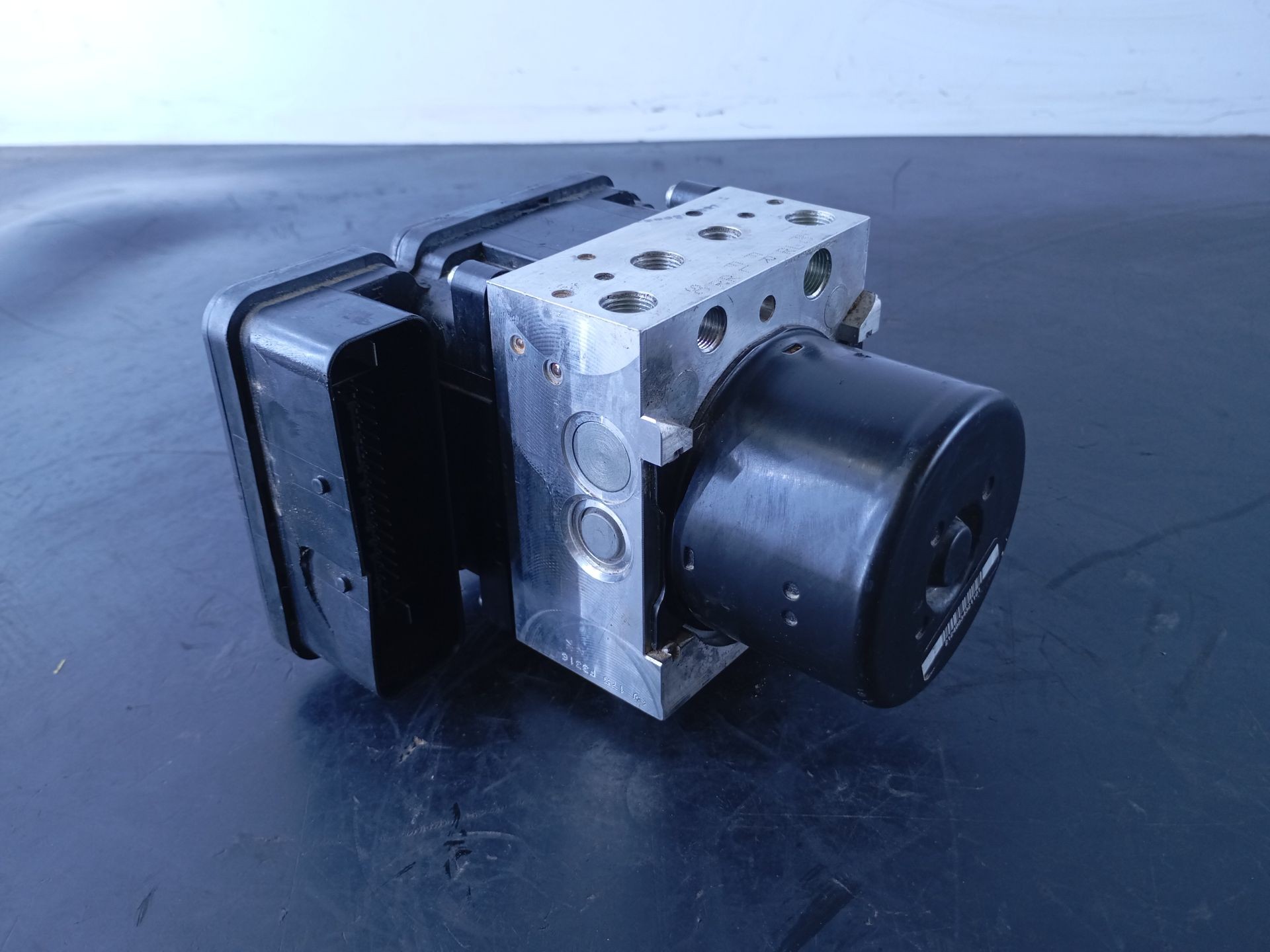 ABS VOLVO S60 LIM. P31273882 / P3-B8-30-4 / AG9N2C405AB P31273882P3B8304AG9N2C405AB - Vista 2
