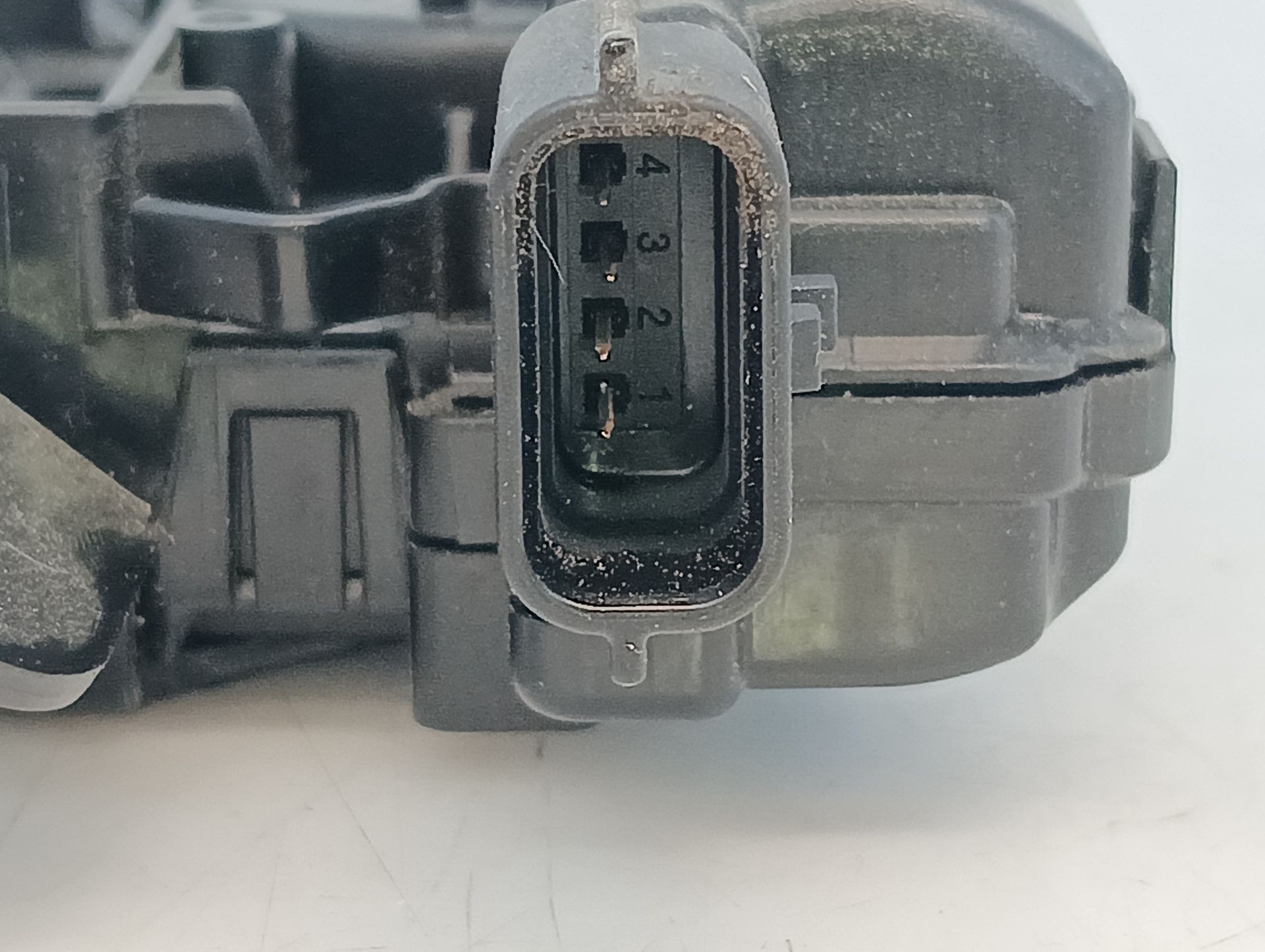 CERRADURA MALETERO / PORTON RENAULT CAPTUR II (HF_) 846304019R / E1-A1-42-1 846304019RE1A1421 - Vista 3