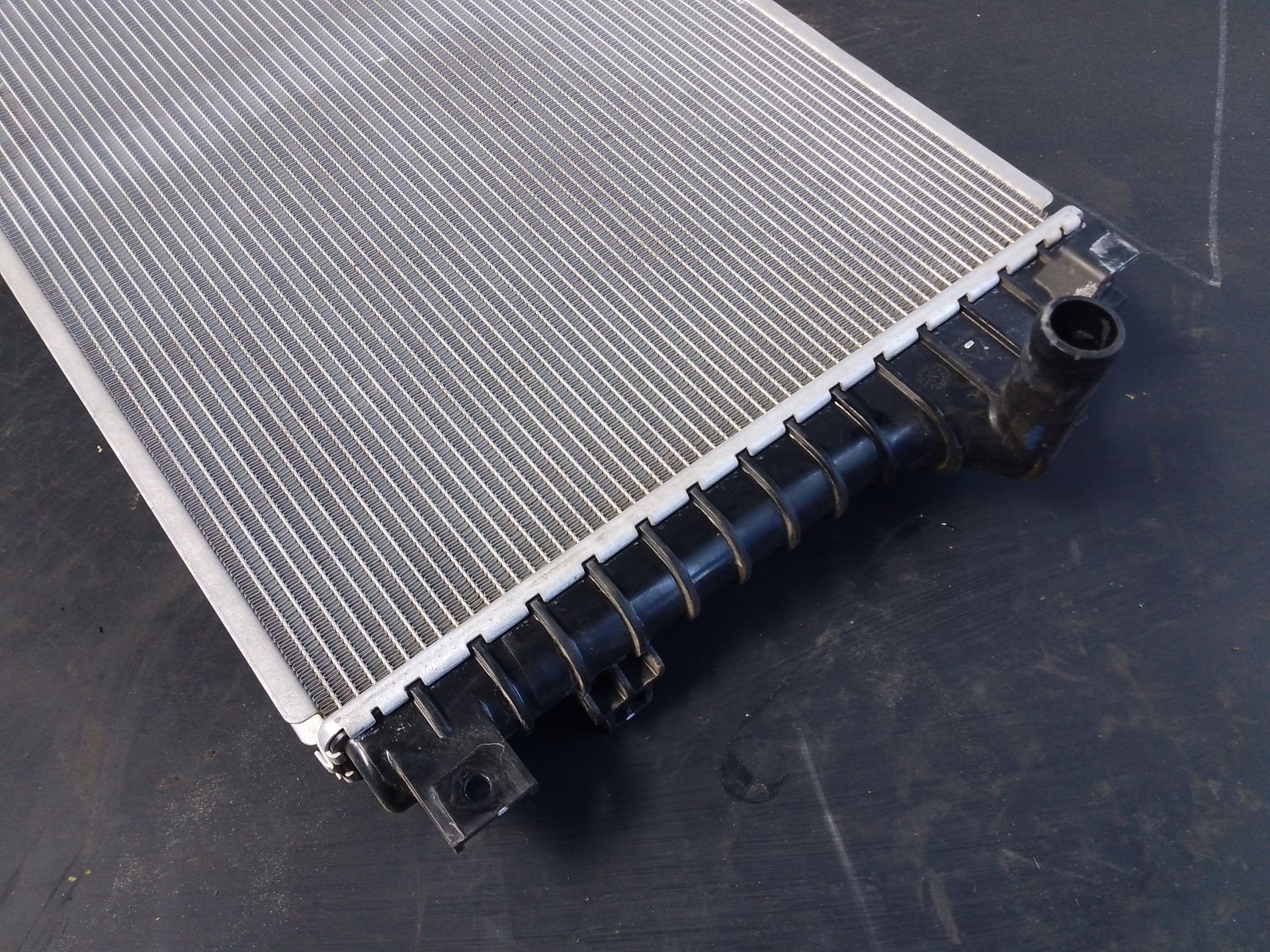 RADIADOR AGUA MAXUS DELIVER 9 Furgoneta C00073990 / P2-B6-14 C00073990P2B614 - Vista 3