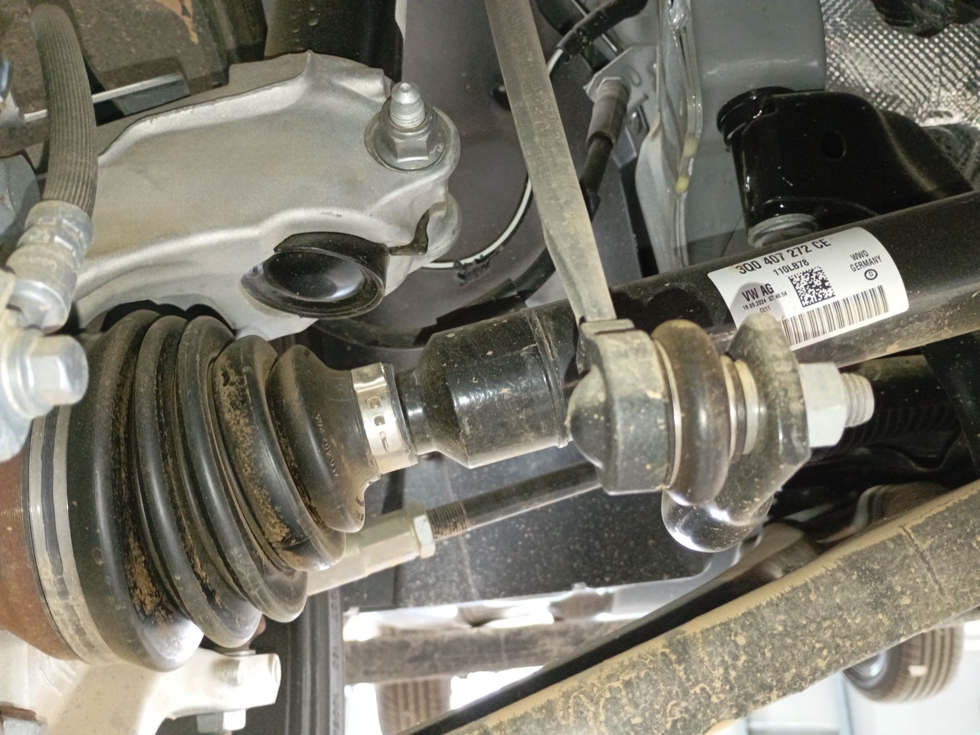 TRANSMISION DELANTERA DERECHA SKODA KAROQ 2.0 TDI NU7 3Q0407272CE 3Q0407272CE