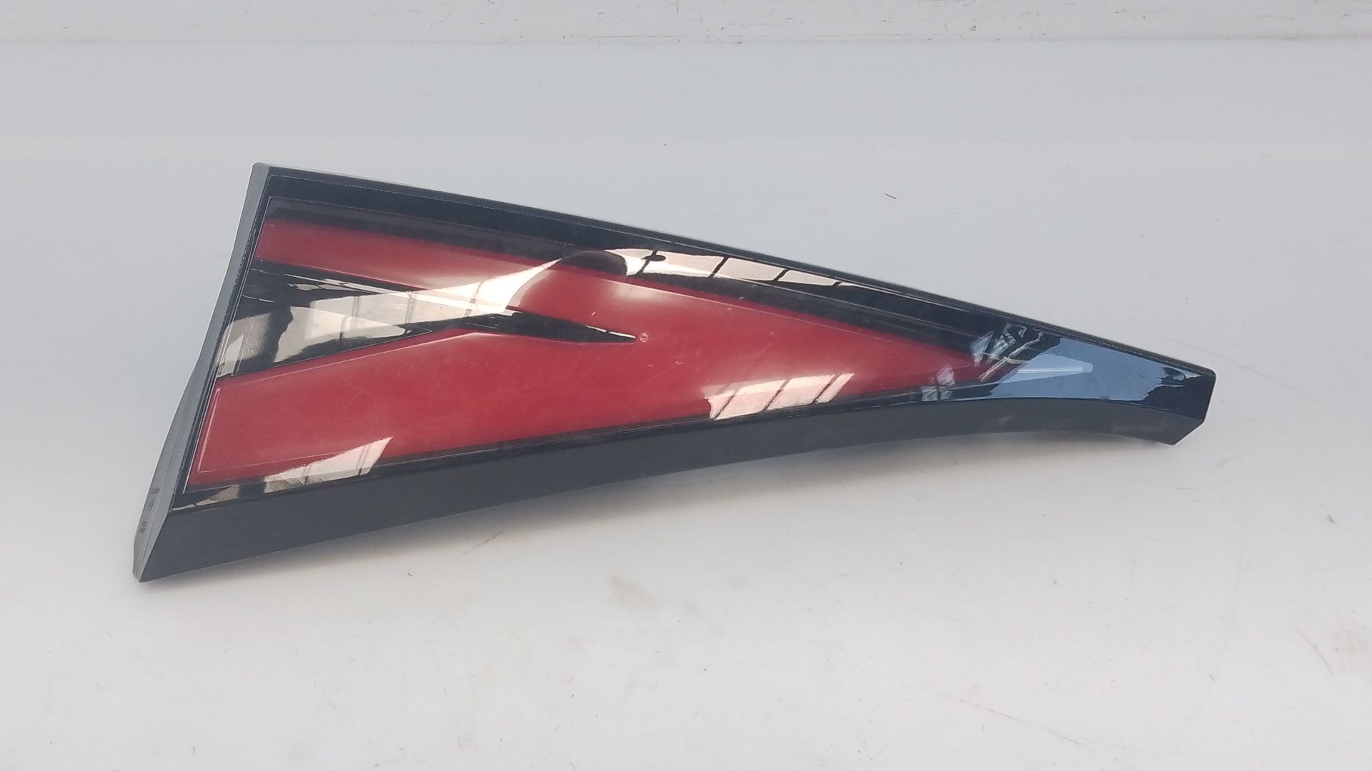 PILOTO TRASERO IZQUIERDO PORTON KIA SPORTAGE V (NQ5) 92403R2000 / E2-B5-19-1 92403R2000E2B5191