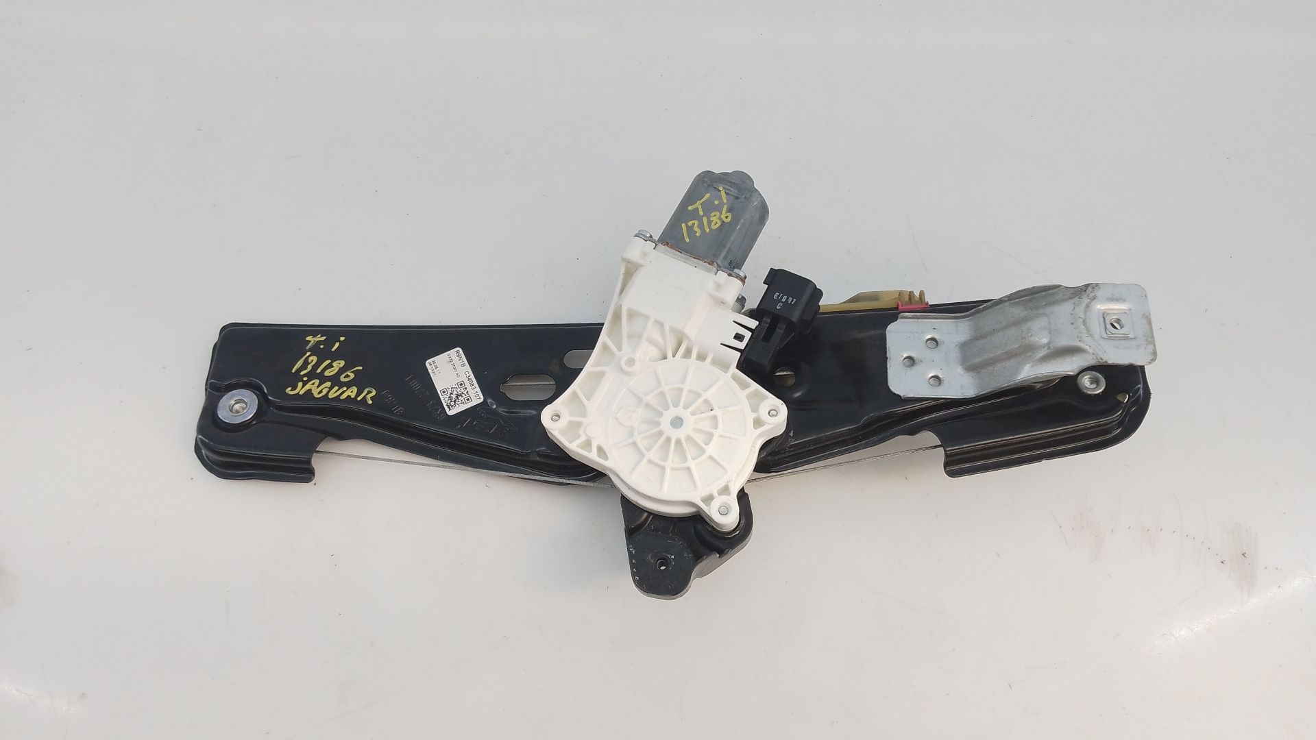 ELEVALUNAS TRASERO IZQUIERDO JAGUAR XE (X760) C34083107 / E2-B3-10-1 C34083107E2B3101