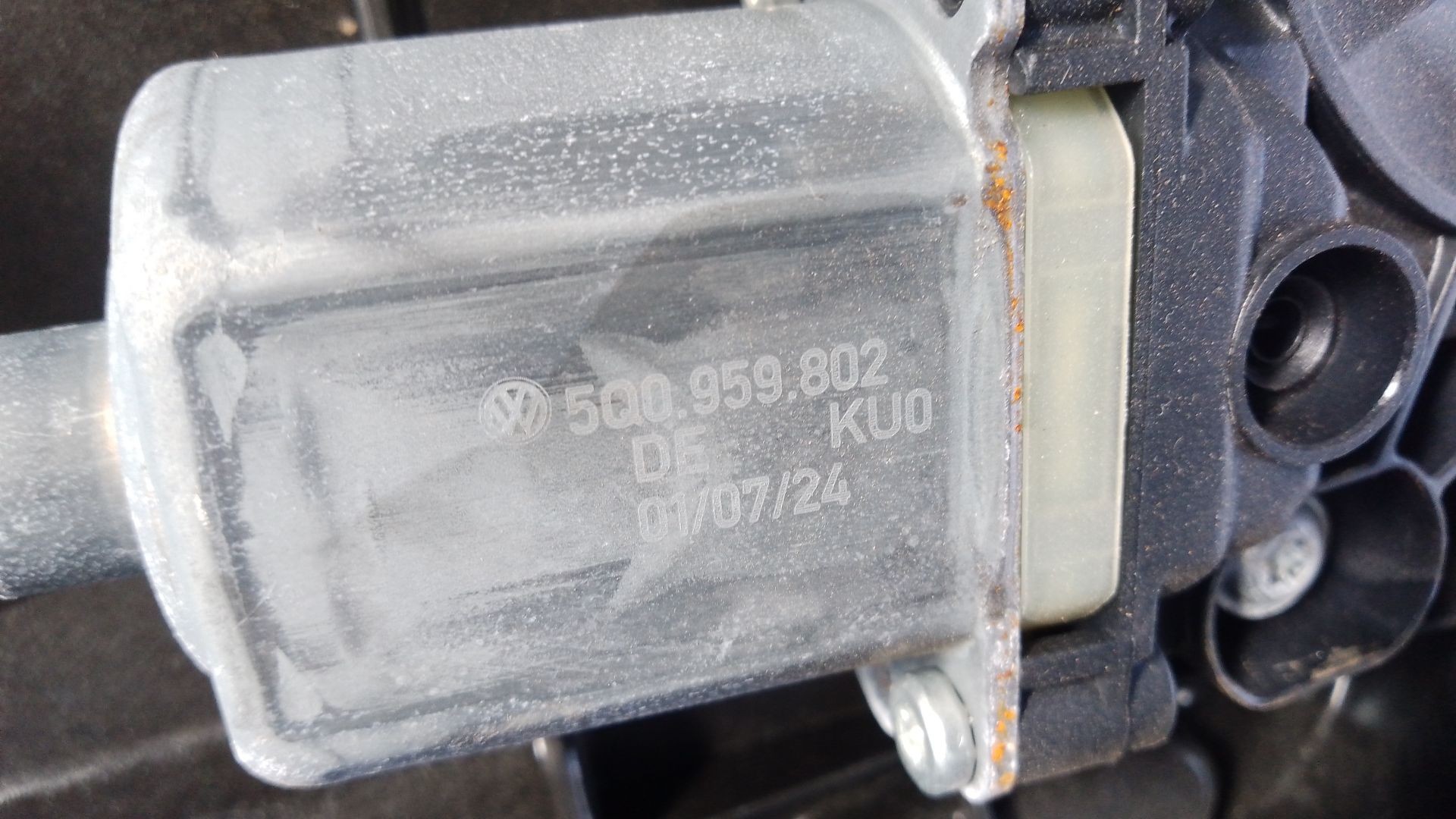 ELEVALUNAS TRASERO DERECHO SKODA OCTAVIA IV Combi (NX5, PV5) 5Q0959802 / P2-B4-9 5Q0959802P2B49 - Vista 2