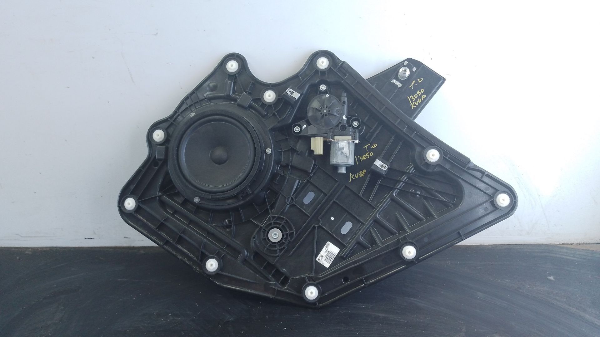 ELEVALUNAS TRASERO DERECHO FORD KUGA 0130822090 / P2-B3-8 0130822090P2B38