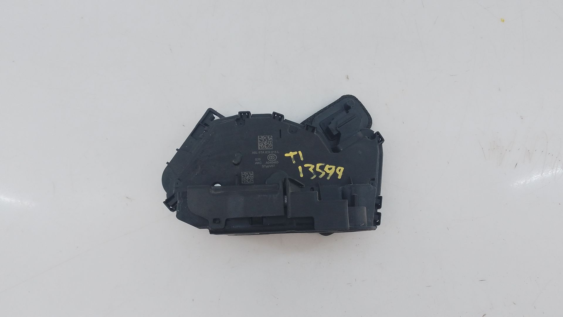 CERRADURA PUERTA TRASERA IZQUIERDA VOLKSWAGEN T-ROC (A11, D11) 5TA839015L / E1-B6-20-2 5TA839015LE1B6202