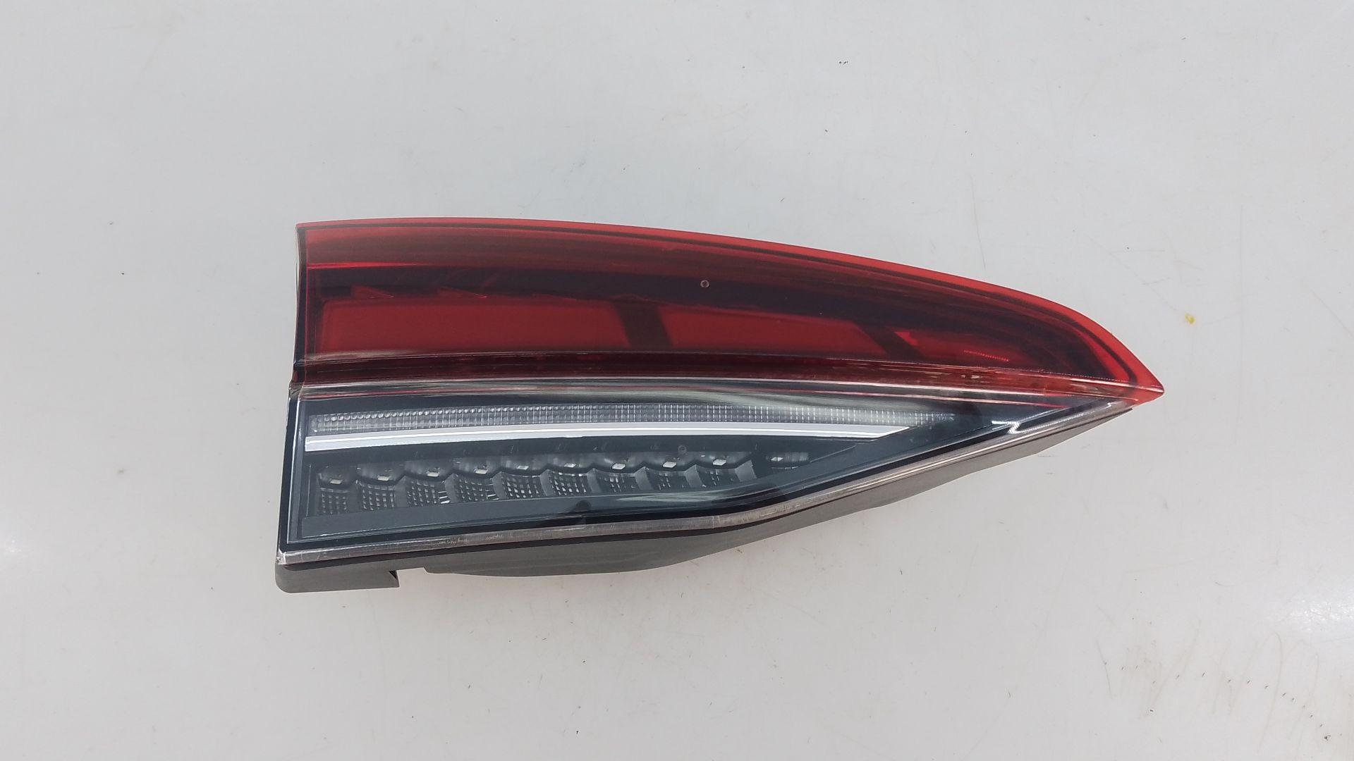 PILOTO TRASERO IZQUIERDO PORTON SKODA OCTAVIA NX3 5E6945307B / E1-A5-11-2 5E6945307BE1A5112