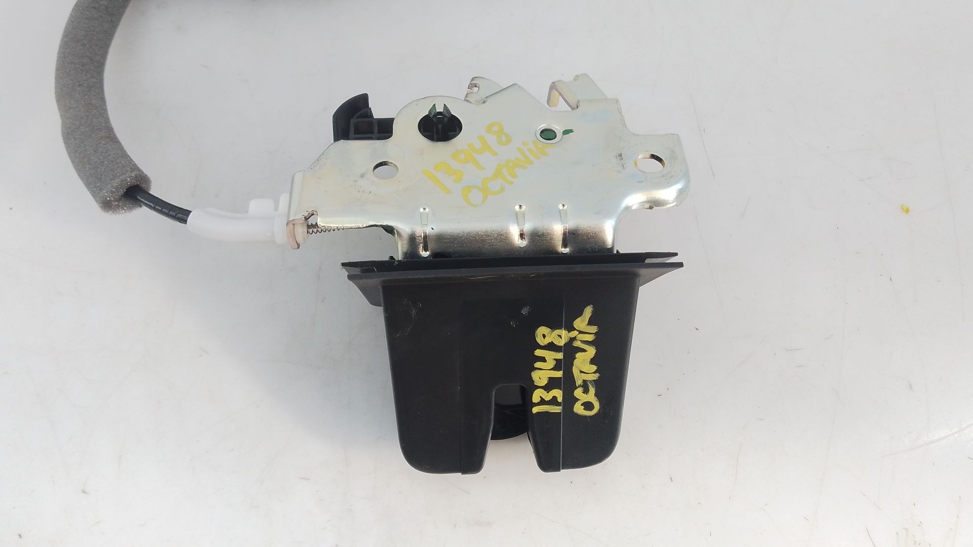 CERRADURA MALETERO / PORTON SKODA OCTAVIA IV NX3 VRS 2.0 TSI 5E3827506 / E1-A5-40-2 / 5TA827887B 5E3827506E1A54025TA827887B - Vista 2