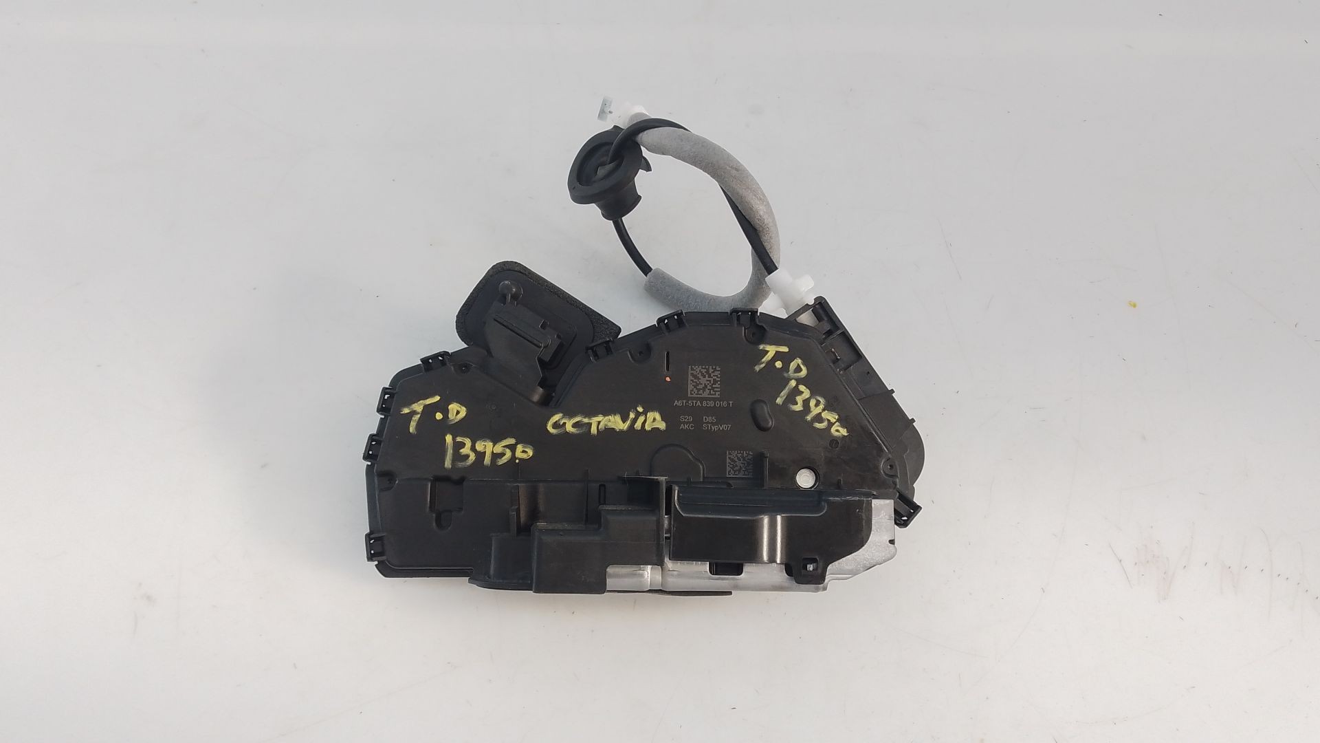 CERRADURA PUERTA TRASERA DERECHA SKODA OCTAVIA NX3 5TA839016T / E1-A5-40-2 5TA839016TE1A5402
