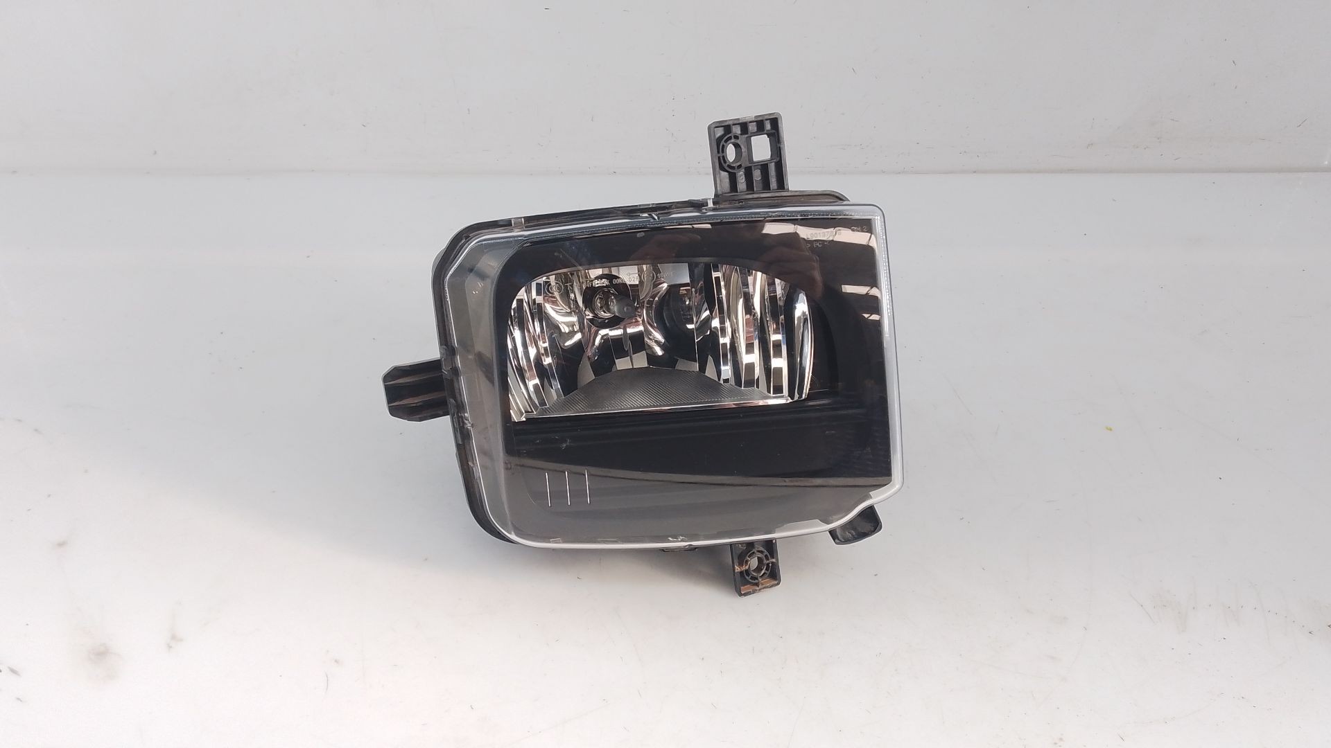 FARO ANTINIEBLA DERECHO VOLKSWAGEN T-CROSS (C11, D31) 2GM941662B / E1-B6-7-2 2GM941662BE1B672