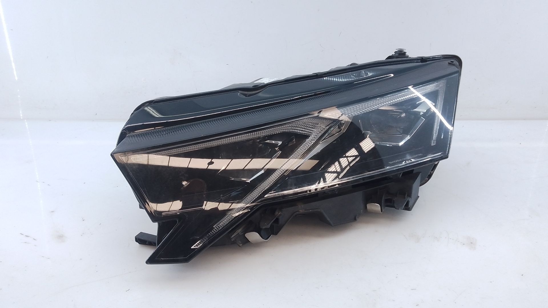 FARO IZQUIERDO XENON SKODA OCTAVIA IV NX3 VRS 2.0 TSI 5E4941035 / E1-A5-27-1 5E4941035E1A5271