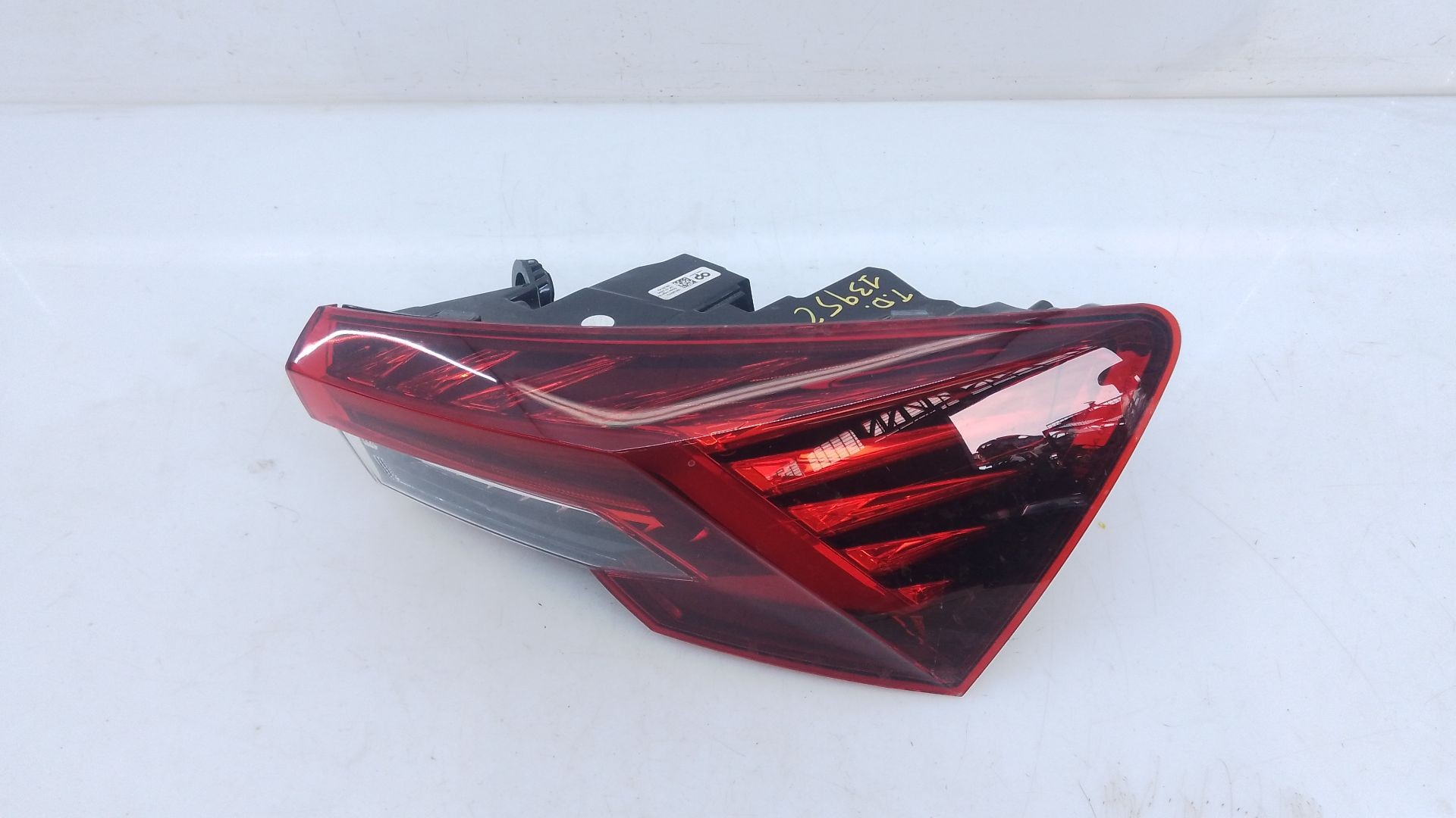PILOTO TRASERO DERECHO SKODA OCTAVIA IV NX3 VRS 2.0 TSI 5E3945208B / E1-A5-19-1 5E3945208BE1A5191 - Vista 3