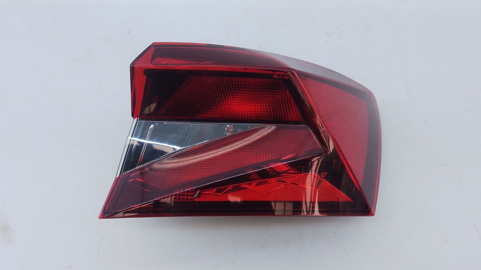 PILOTO TRASERO DERECHO SKODA FABIA IV (PJ3) 6VE945096 / E1-A5-23-1 6VE945096E1A5231 - Vista 3