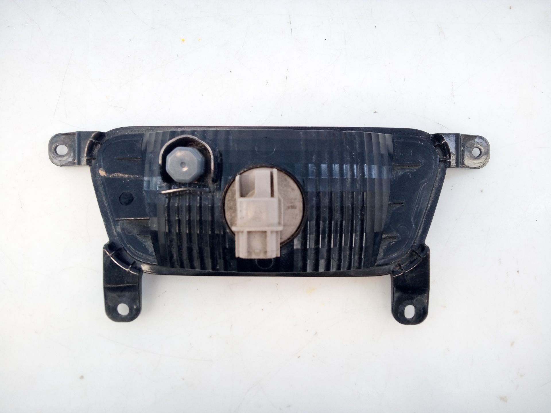 PILOTO TRASERO CENTRAL SSANGYONG TIVOLI 8386035000 / E1-B3-51-2 8386035000E1B3512 - Vista 2