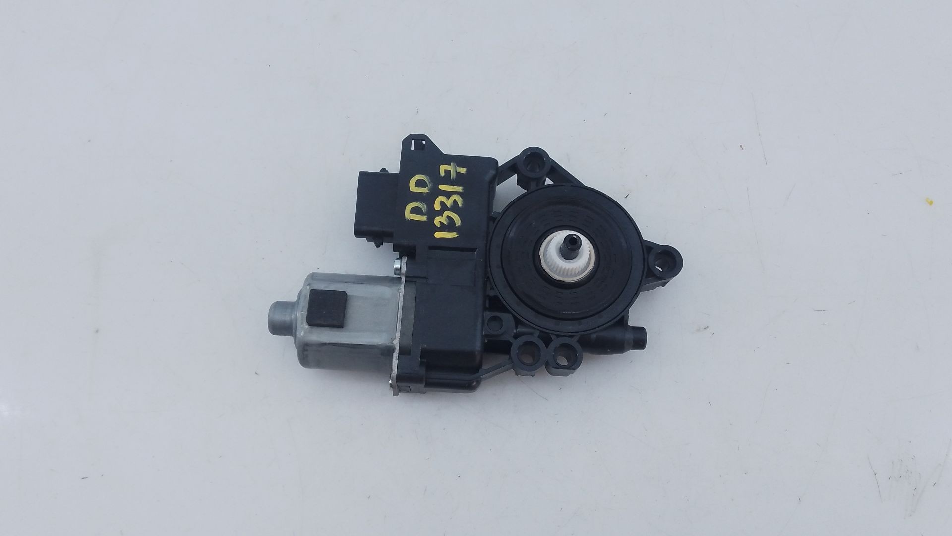 MOTOR ELEVALUNAS DELANTERO DERECHO KIA CEED (CD) 82460J7010 / E2-B5-9-2 82460J7010E2B592