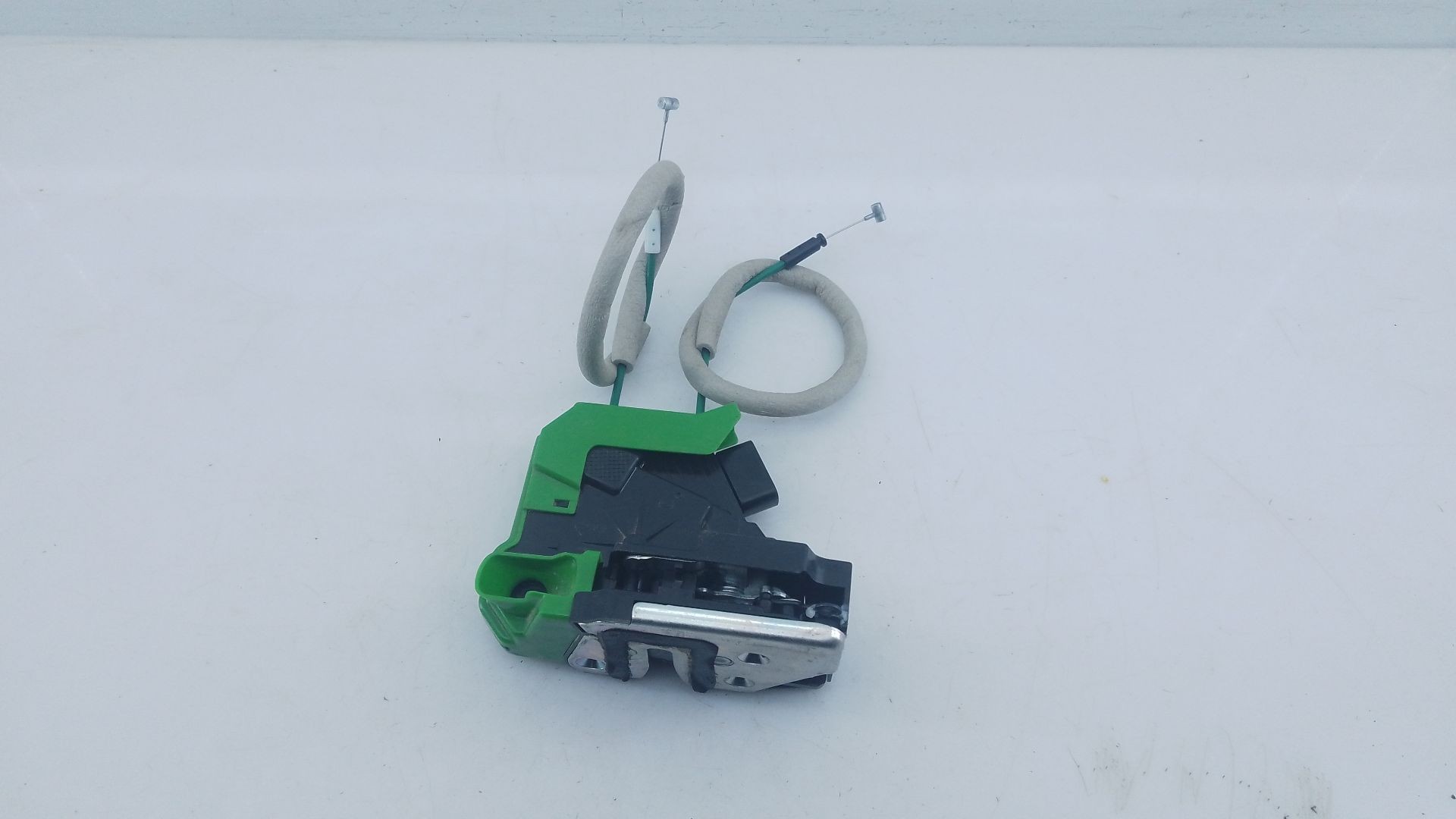 CERRADURA PUERTA DELANTERA DERECHA SSANGYONG TIVOLI 7122035001 / E1-B3-52-2 7122035001E1B3522