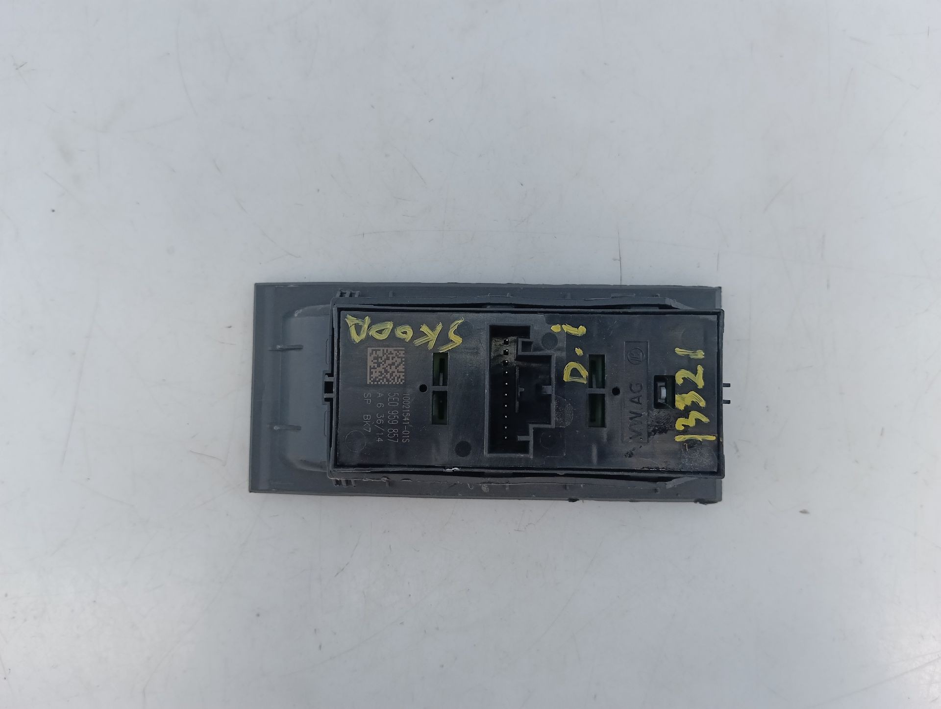 MANDO ELEVALUNAS DELANTERO IZQUIERDO SKODA OCTAVIA III (5E3, NL3, NR3) 5E0859857 / E2-A1-23-7 5E0859857E2A1237 - Vista 3