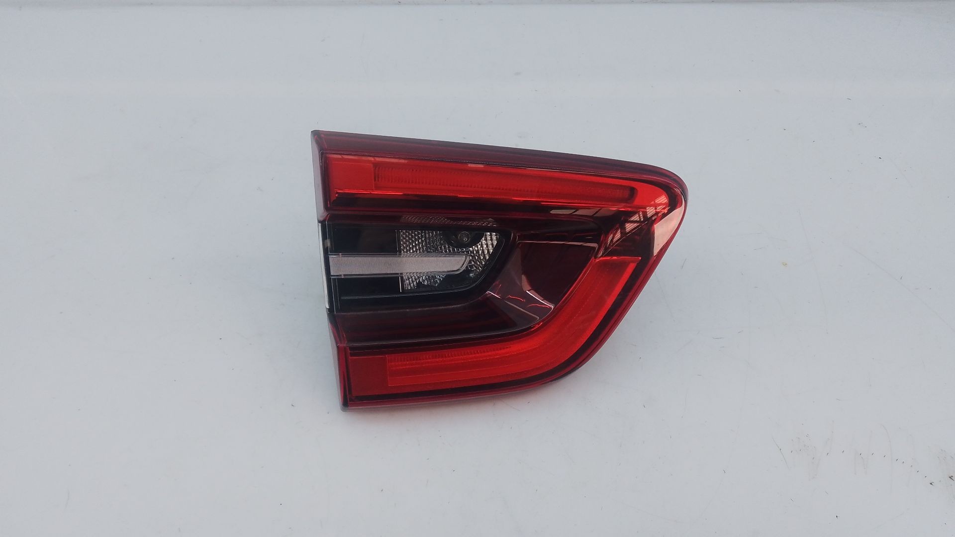 PILOTO TRASERO IZQUIERDO PORTON RENAULT KADJAR (HA_, HL_) 265550151R / E1-A1-47-2 265550151RE1A1472