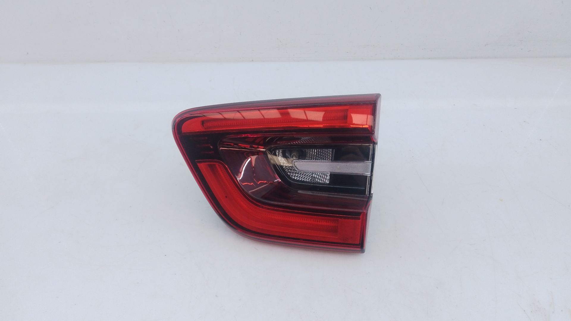 PILOTO TRASERO DERECHO PORTON RENAULT KADJAR (HA_, HL_) 265508898R / E1-A1-47-2 265508898RE1A1472