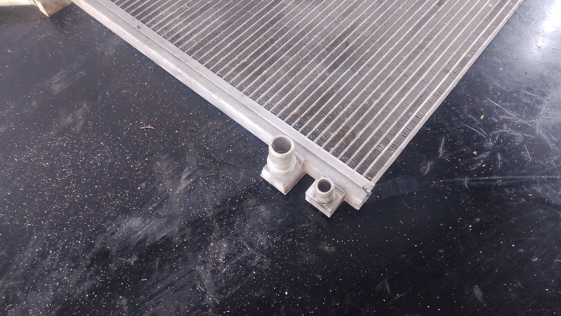 RADIADOR AGUA JAGUAR XE GX738K230BB / P2-B6-29 GX738K230BBP2B629 - Vista 3