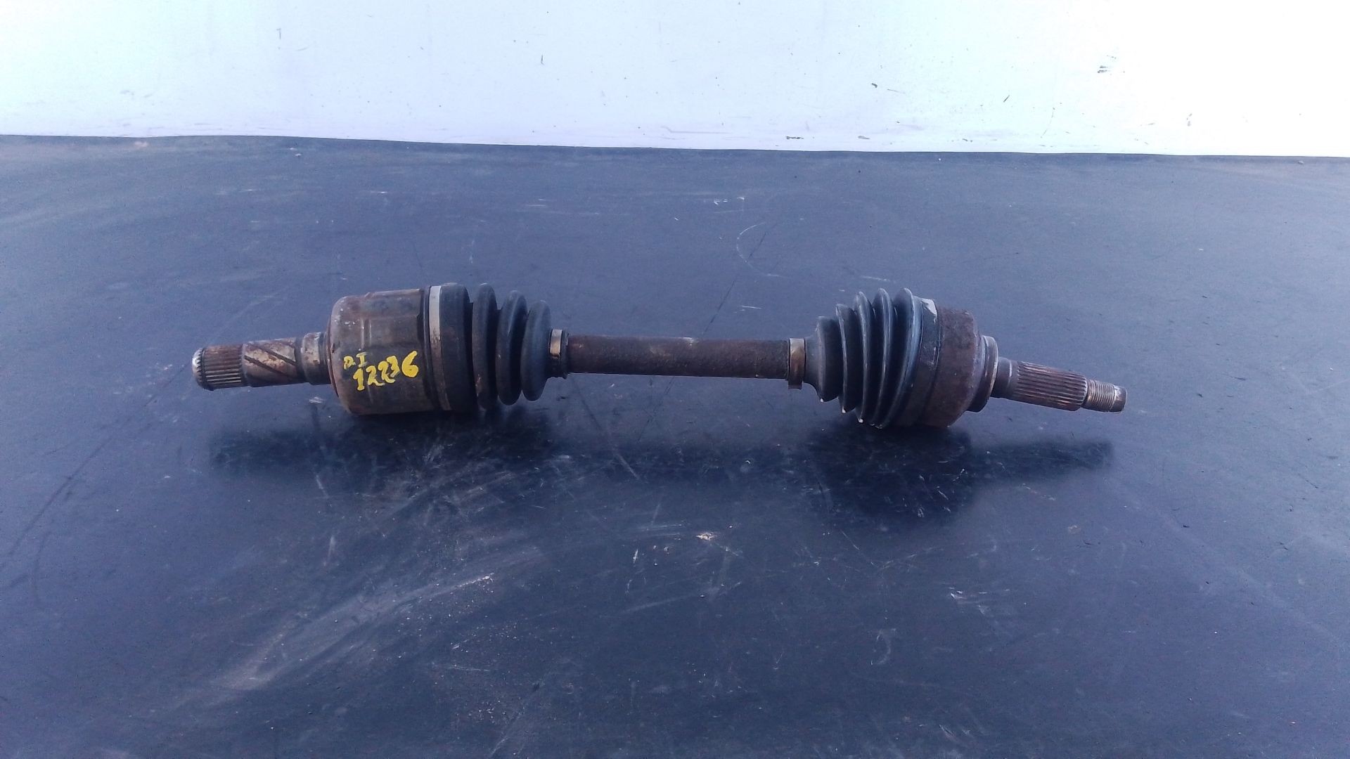 TRANSMISION DELANTERA IZQUIERDA KIA SORENTO P1-B7-13 P1B713