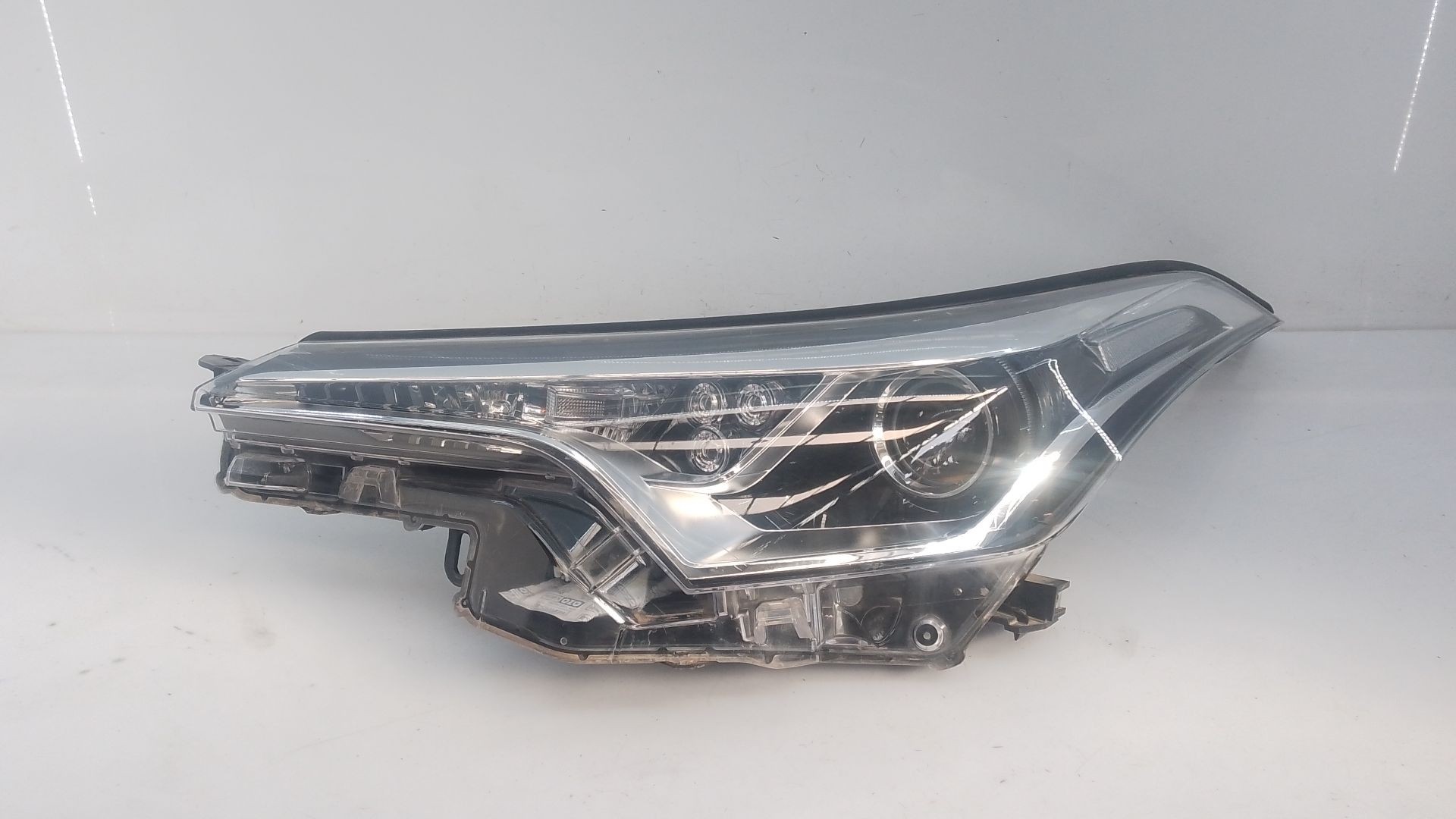 FARO IZQUIERDO TOYOTA C-HR 81150F403100 / E2-B4-24-2 81150F403100E2B4242