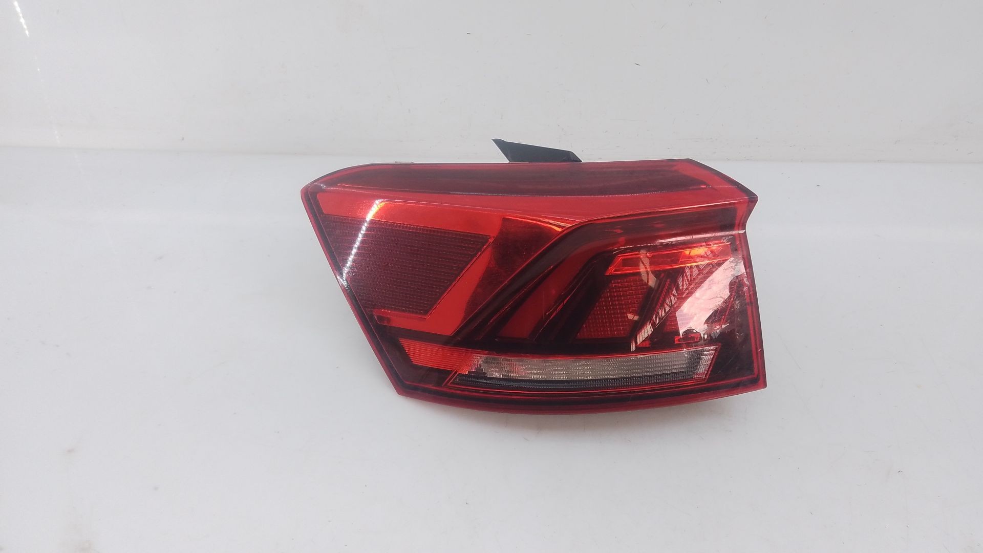 PILOTO TRASERO IZQUIERDO VOLKSWAGEN T-ROC (A11, D11) 2GA945095D / E1-B2-11-1 2GA945095DE1B2111