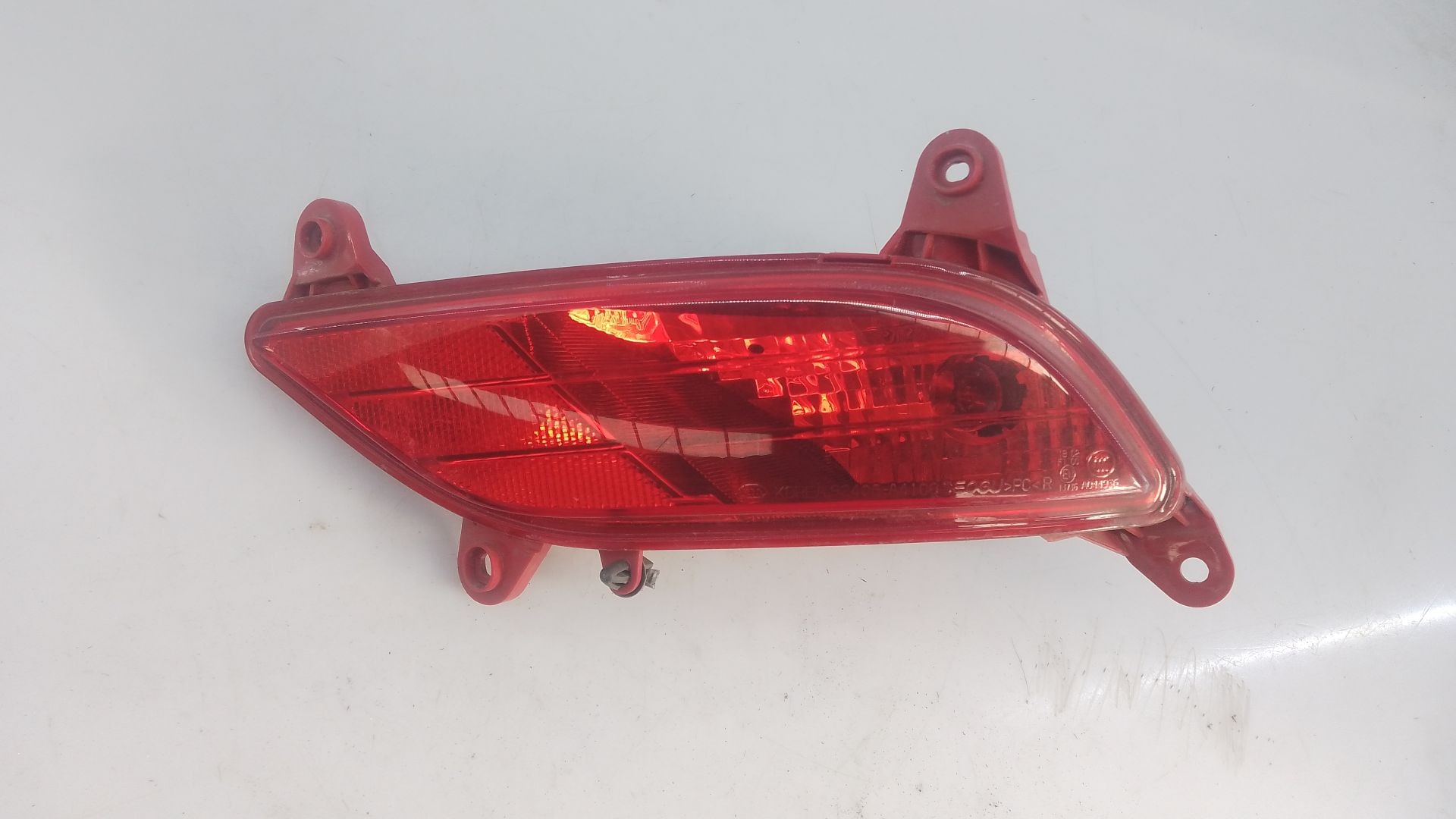 PILOTO TRASERO DERECHO DE PARAGOLPES KIA CARENS IV E2-B5-3-1 E2B531 - Vista 2