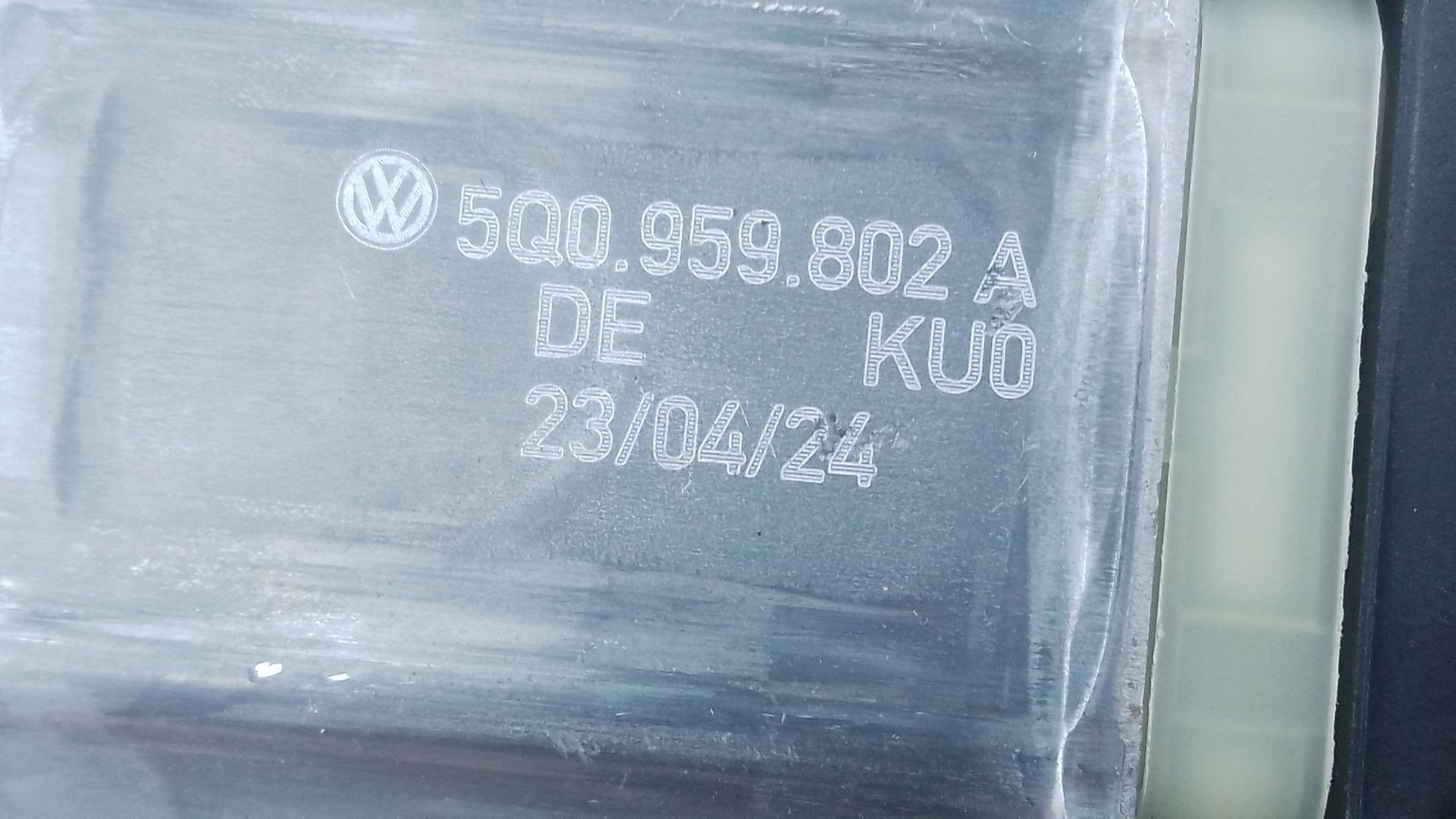 ELEVALUNAS DELANTERO IZQUIERDO VOLKSWAGEN T-ROC (A11, D11) 5Q0959802A / E1-B2-4-2 5Q0959802AE1B242 - Vista 3
