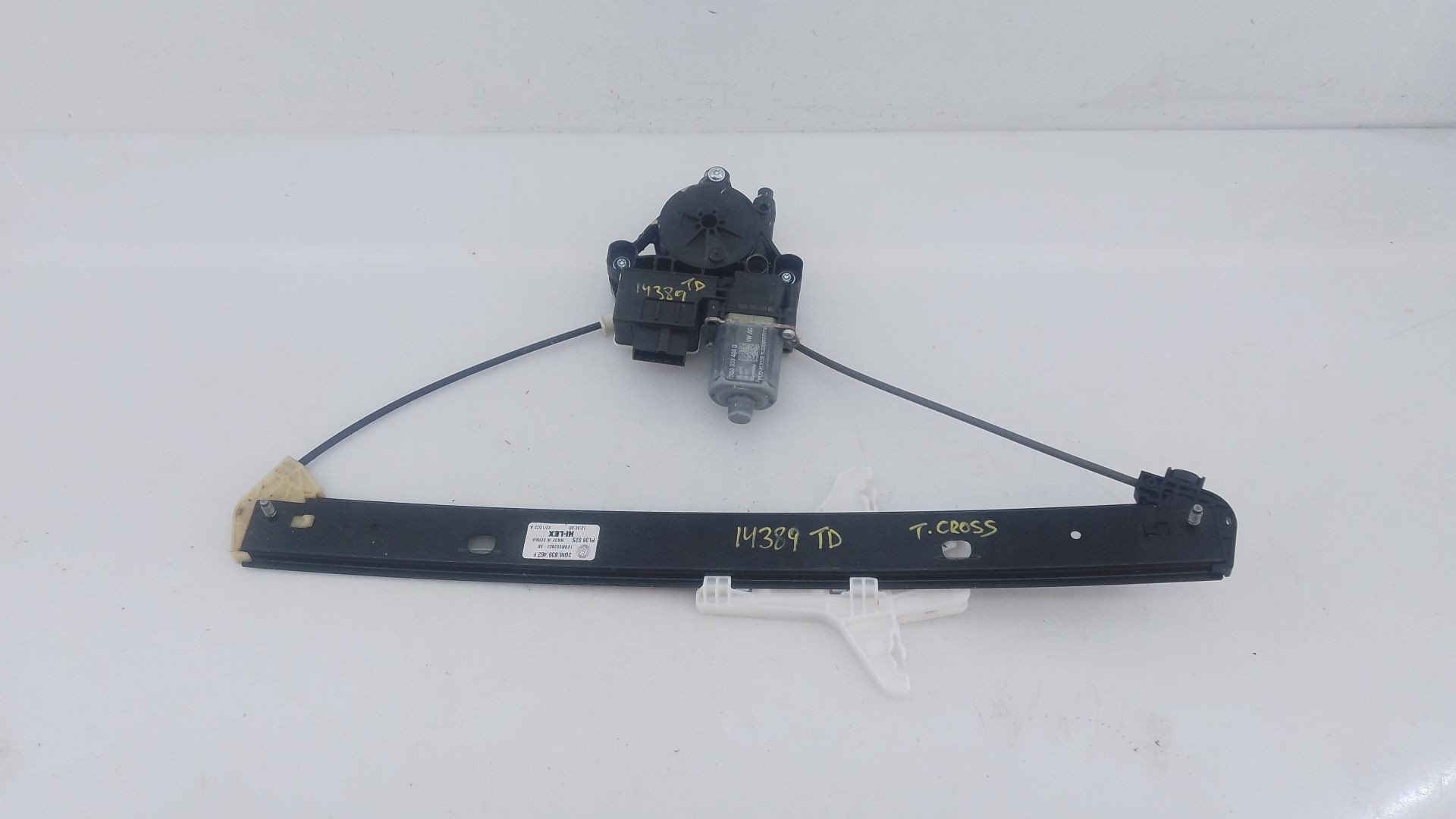 ELEVALUNAS TRASERO DERECHO VOLKSWAGEN T-CROSS (C11, D31) 5Q0959408D / E1-B2-4-2 5Q0959408DE1B242