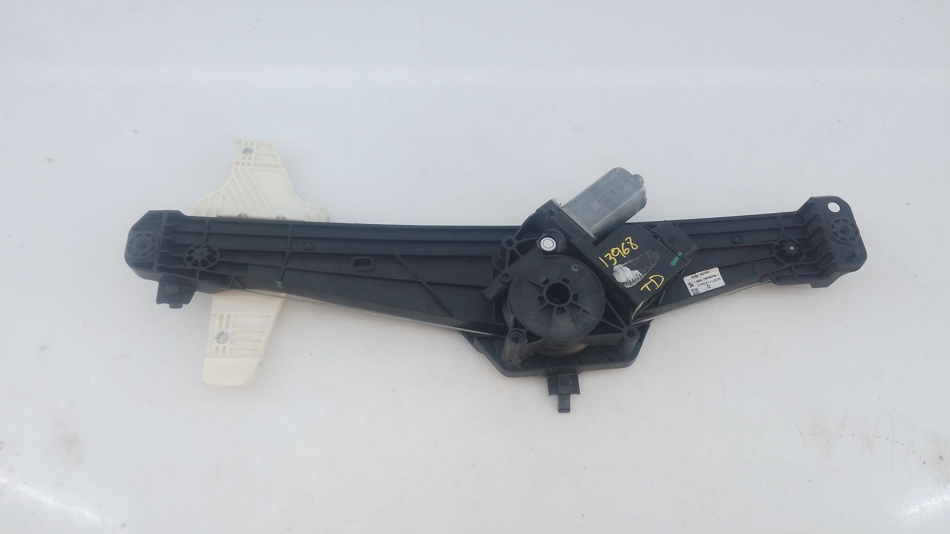 ELEVALUNAS TRASERO DERECHO PEUGEOT 5008 II (MC_, MJ_, MR_, M4_) 9837784880 / E1-A4-44-1 9837784880E1A4441