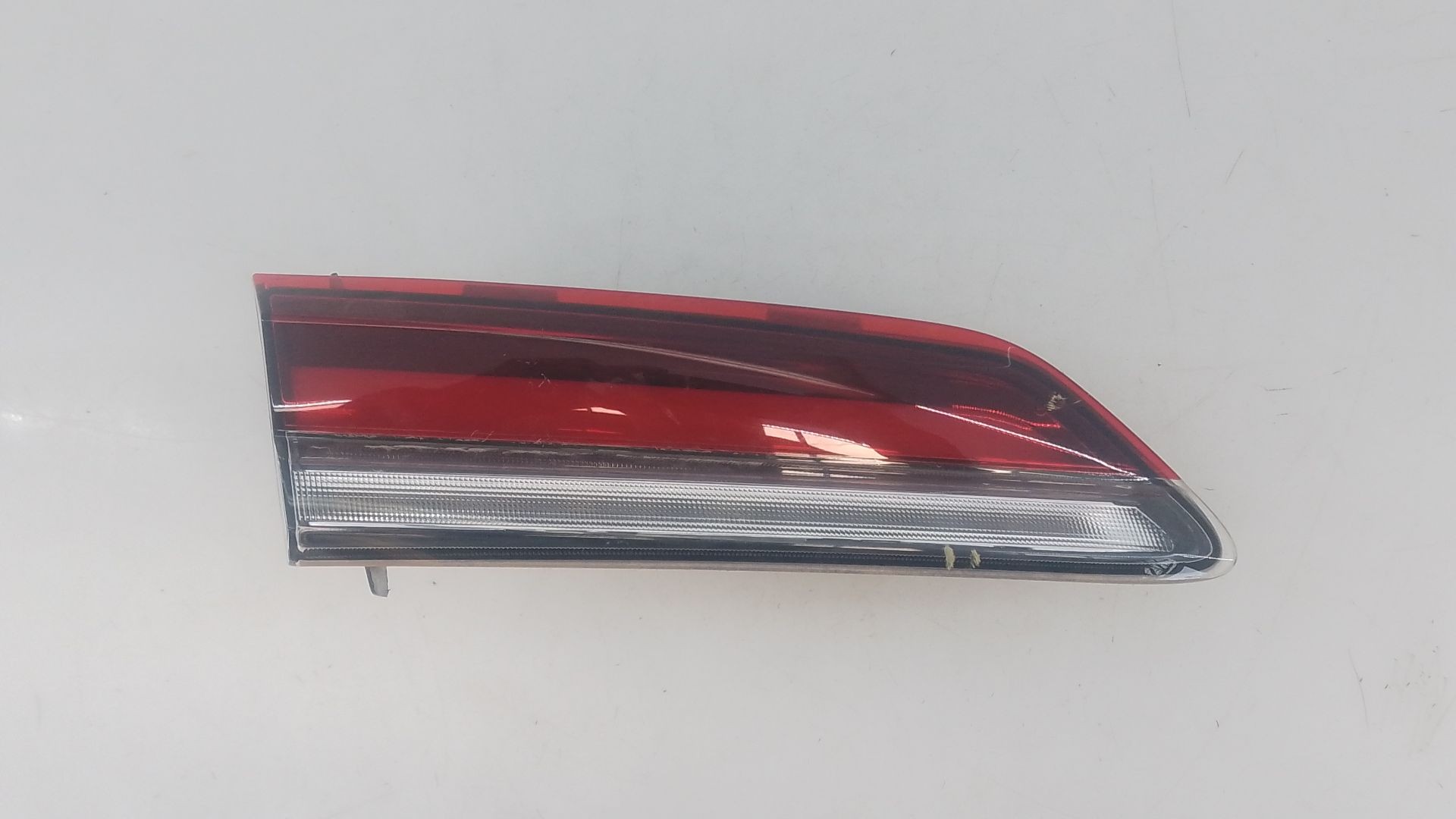 PILOTO TRASERO IZQUIERDO PORTON SKODA KAROQ (NU7, ND7) 57A945307C / E1-A5-15-2 57A945307CE1A5152