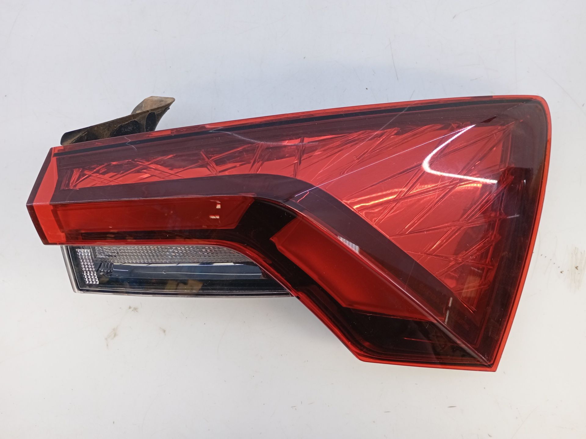 PILOTO TRASERO DERECHO SKODA SCALA (NW1) 557945208A / E1-A5-10-2 557945208AE1A5102