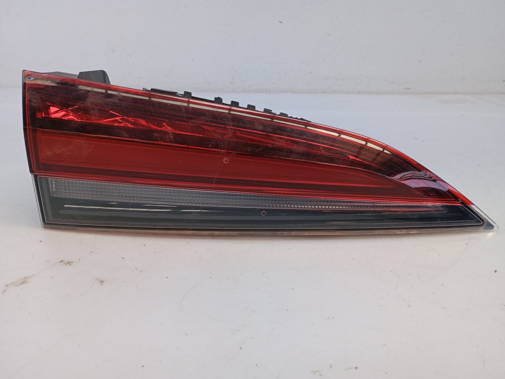 PILOTO TRASERO IZQUIERDO PORTON SKODA SCALA (NW1) 657945307B / E1-A5-10-2 657945307BE1A5102