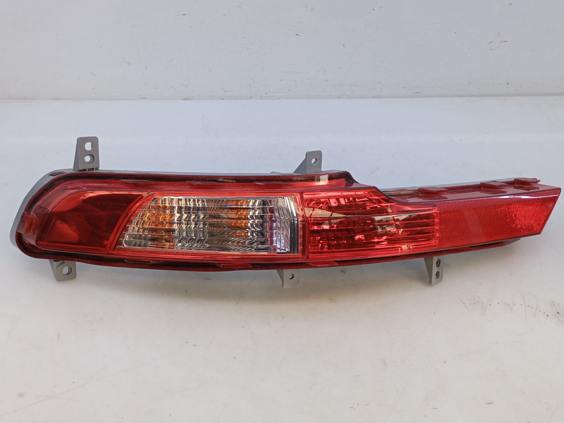 PILOTO TRASERO IZQUIERDO PARAGOLPES KIA SPORTAGE 924053U3 / E1-B5-7-2 924053U3E1B572
