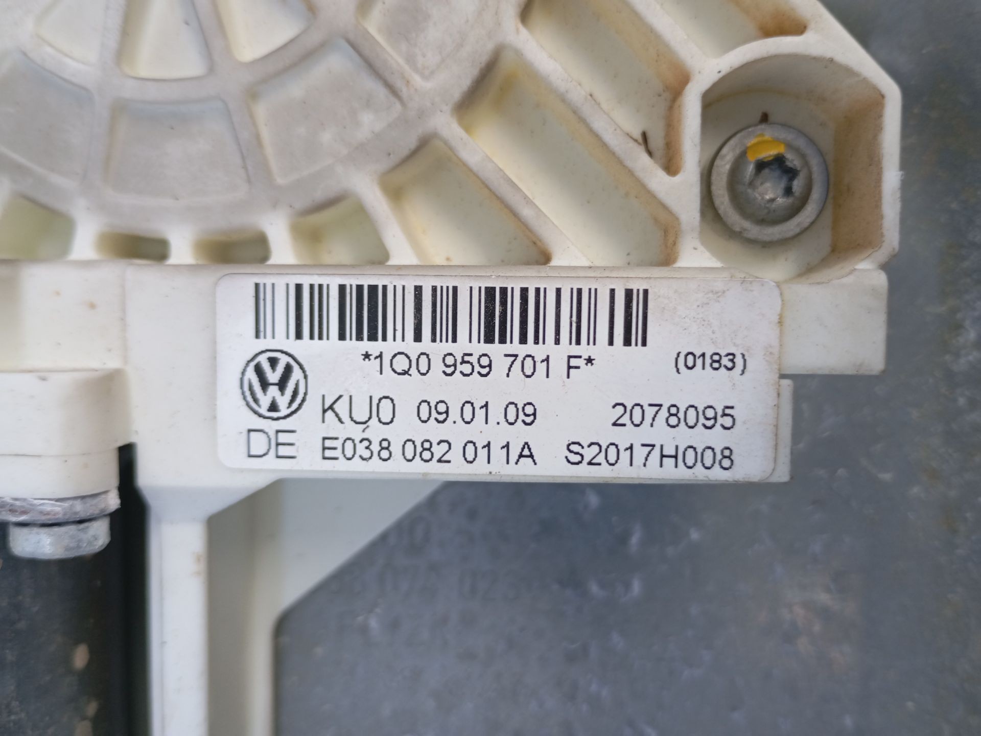 ELEVALUNAS DELANTERO IZQUIERDO VOLKSWAGEN SCIROCCO (137) 1Q0959701F / E1-B6-44-2 1Q0959701FE1B6442 - Vista 3