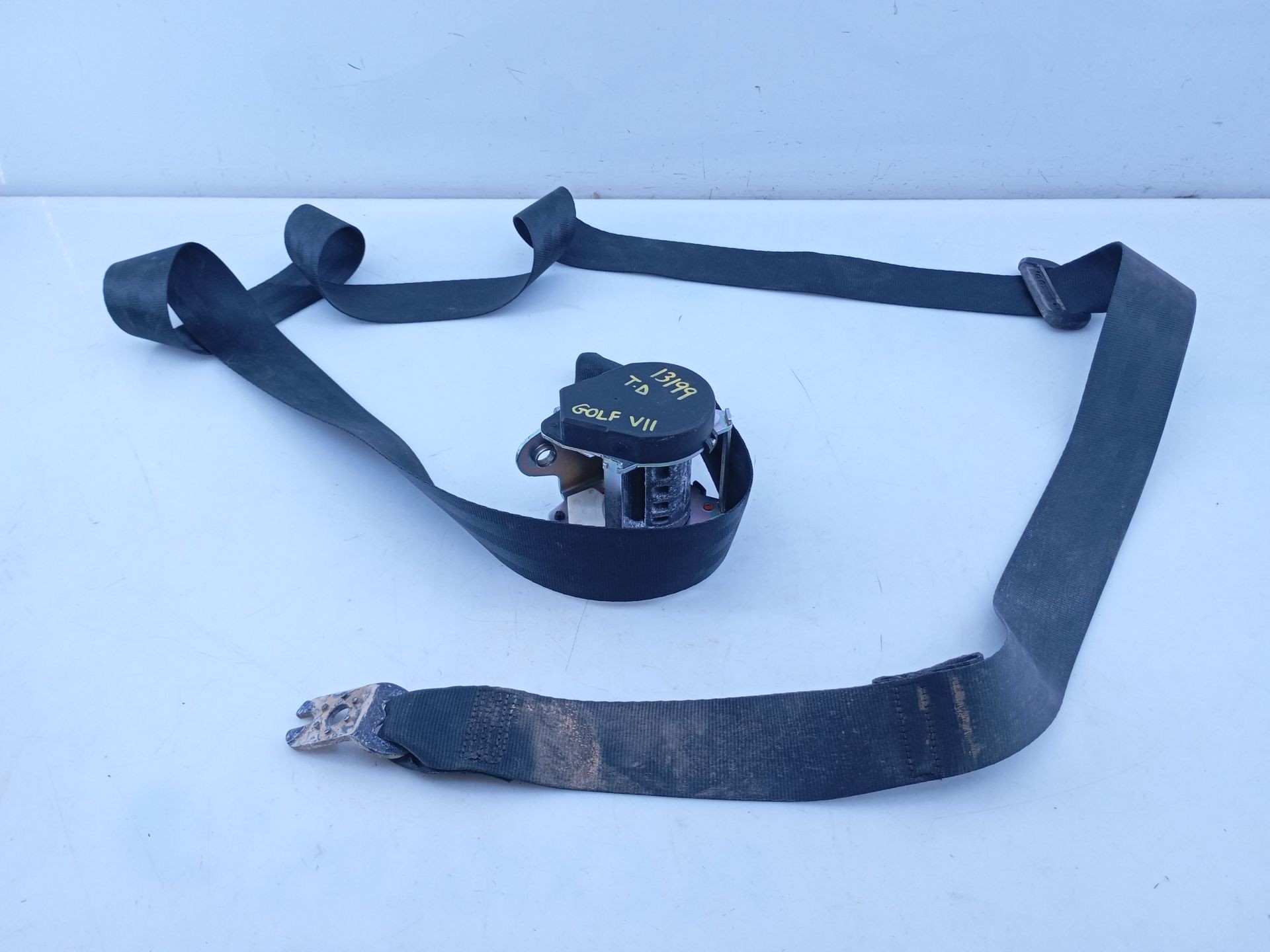 CINTURON SEGURIDAD TRASERO DERECHO VOLKSWAGEN GOLF VII (5G1, BQ1, BE1, BE2) E2-A1-23-1 E2A1231