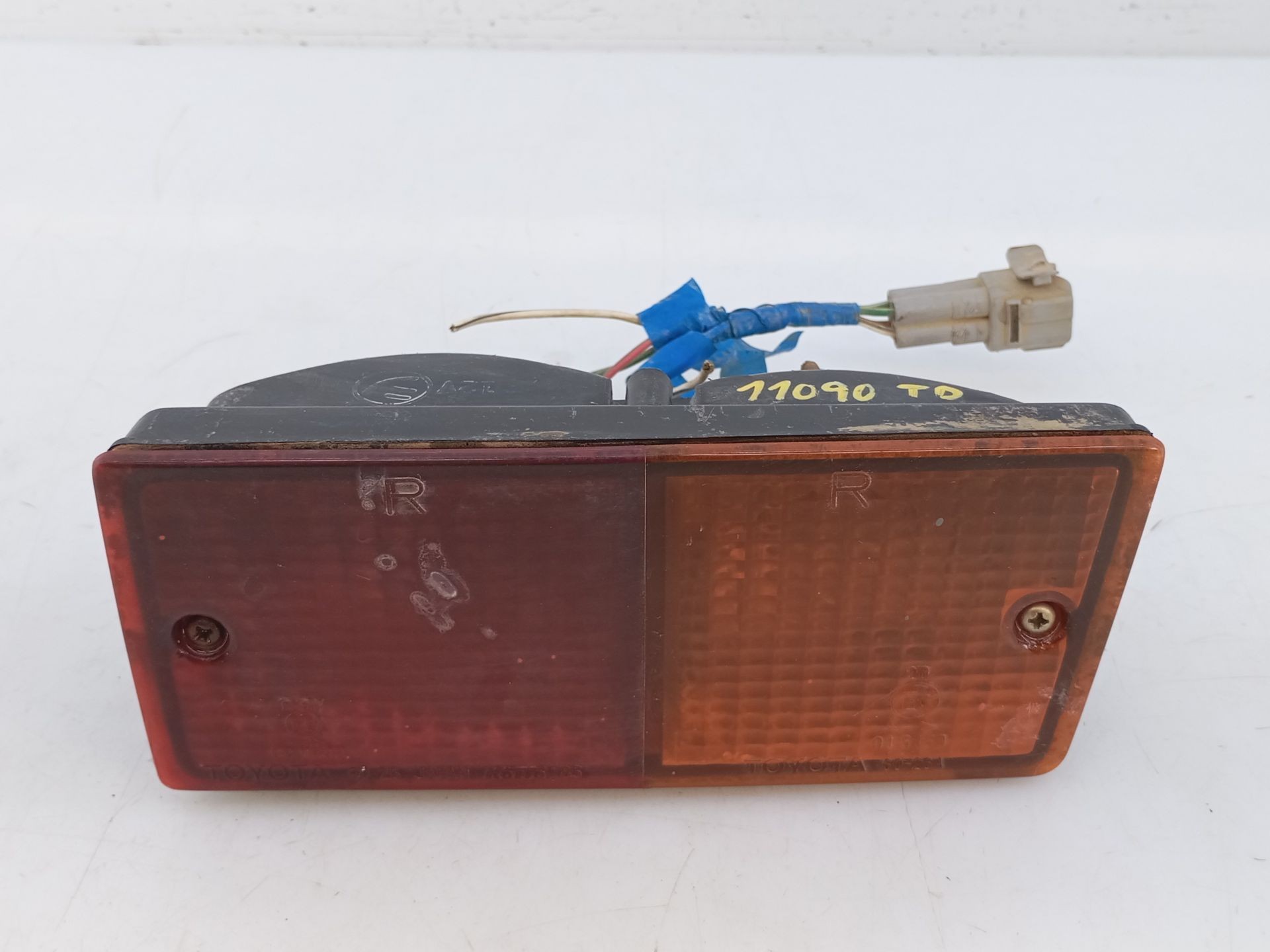 PILOTO TRASERO DERECHO DE PARAGOLPES TOYOTA LAND CRUISER (J9) E2-B4-4-2 E2B442